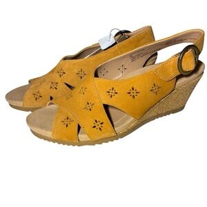 Earth  Real Suede Perforated Wedge Sandal Peep Toe Size 9M Ankle Strap Comfy